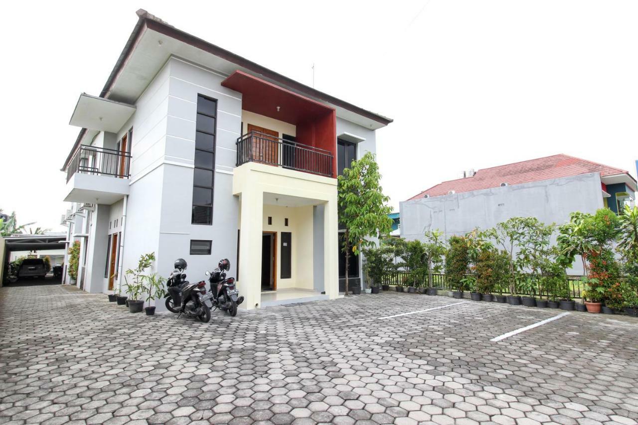 Reddoorz Near Rumah Sakit Condong Catur Maguwo Ngoại thất bức ảnh